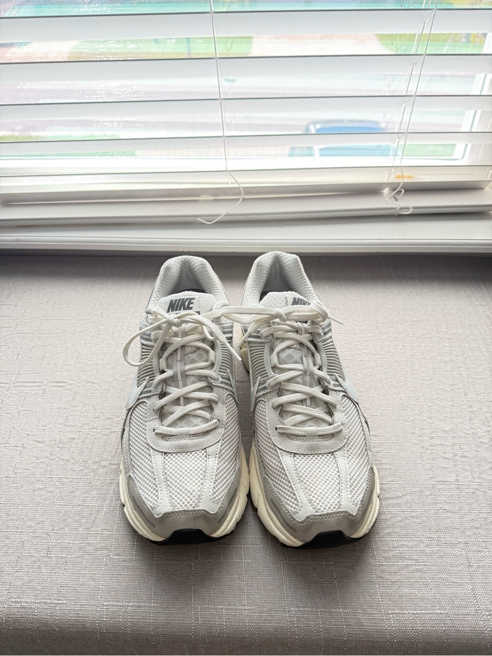 Nike Men’s Light Gray Athletic Running Shoes